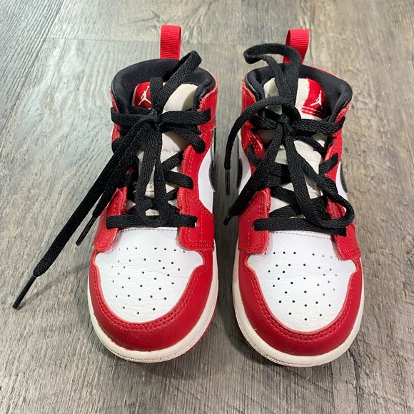 NIKE Air Jordan 1 Mid Chicago Toddler Sneakers - Picture 3 of 6